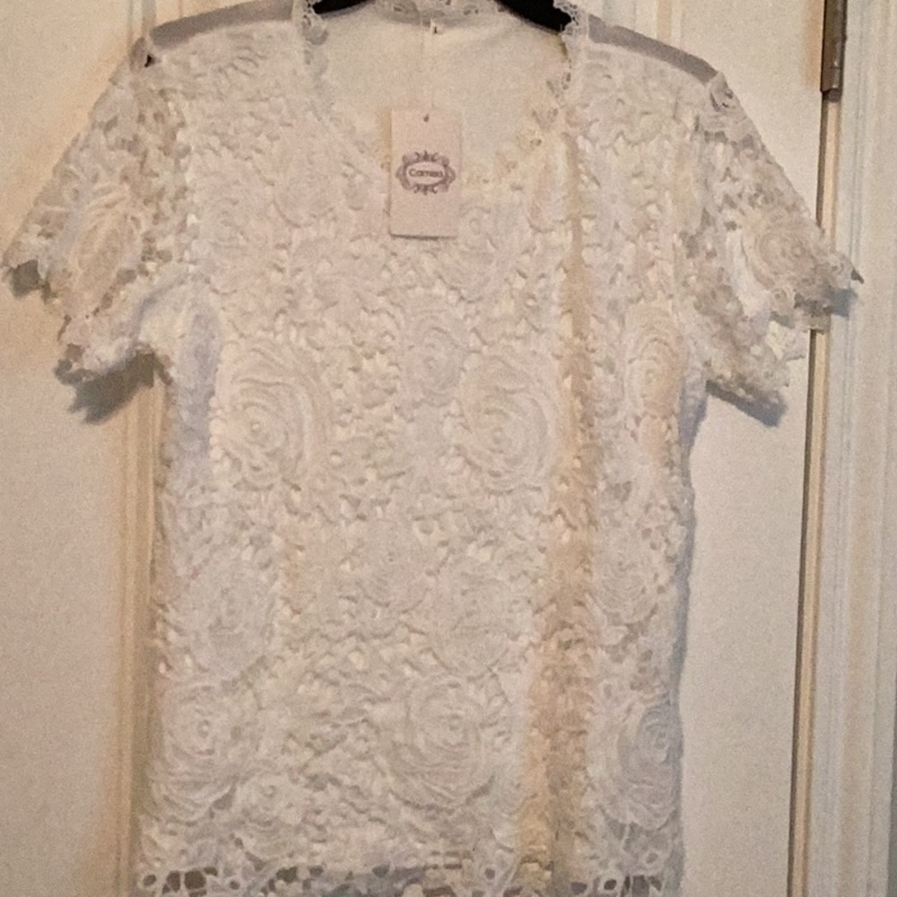 NWT-Lg Camisa White Lace-Accent Cape Sleeve Top